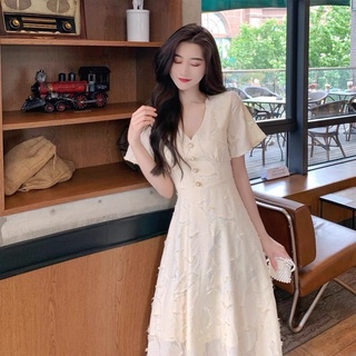 ĐẦM HOA NỔI KEM MIDI CỔ V NÚT