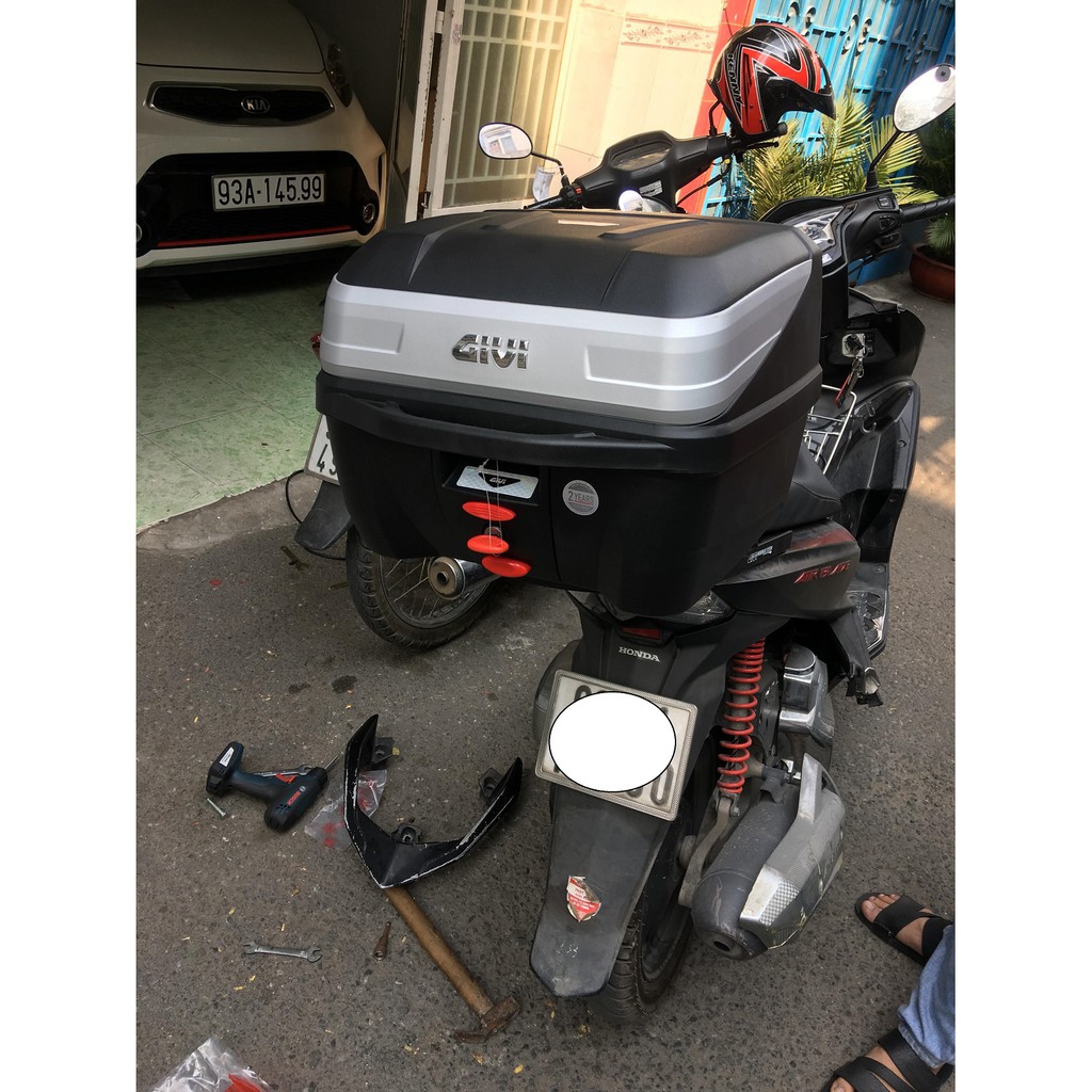 Combo thùng sau givi B32N Bold và baga chuẩn cho xe Air Blade 2013