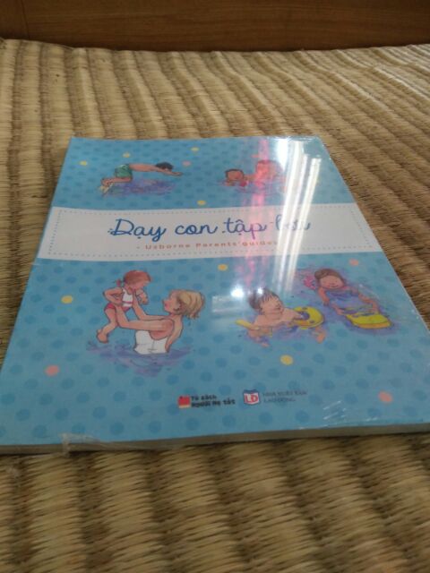 Sách - Dạy con tập bơi - USBORNE