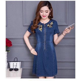 Đầm jean thêu hoa phối dây kéo