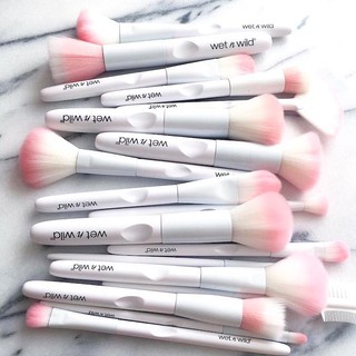Cọ phấn phủ Wet n Wild Powder Brush