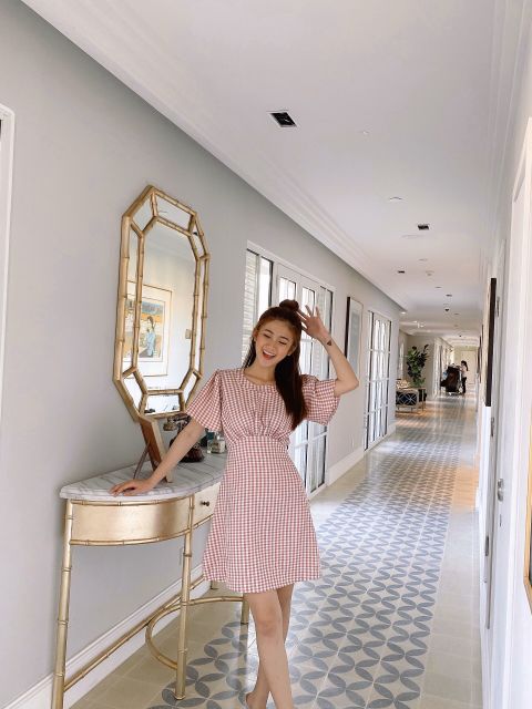 Đầm caro nhấn chân ngực