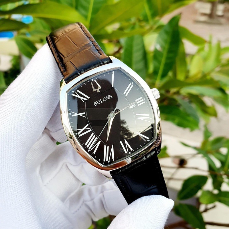 Đồng hồ nam Bulova .