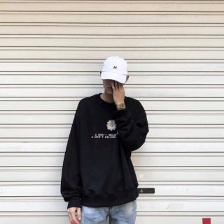 Áo sweater thêu hoa cúc