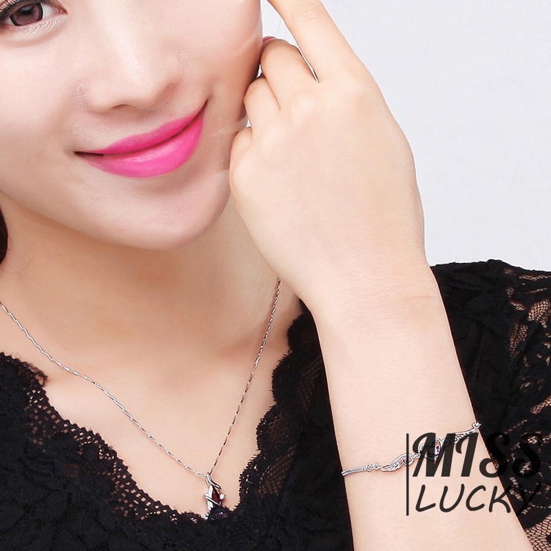 Vòng tay hợp kim đính đá hình tim xinh xắn