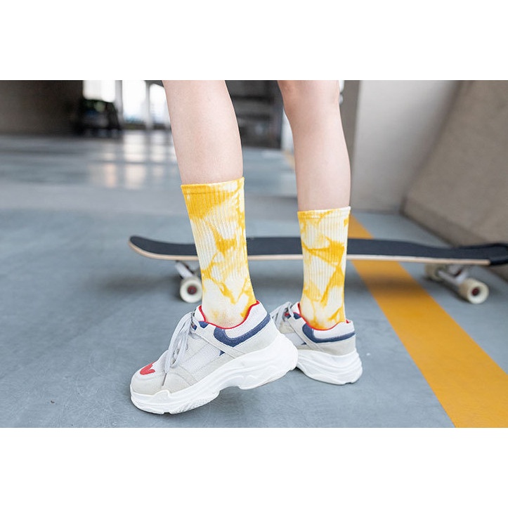 Vớ cao cổ phong cách đường phố Âu Mỹ trẻ trung và năng động dành cho cả Nam và Nữ.