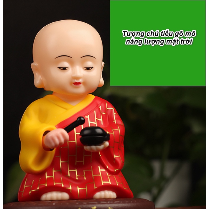 Tượng CHÚ TIỂU GÕ MÕ ĐỨNG tích hợp năng lượng mặt trời trang trí ôtô bàn làm việc