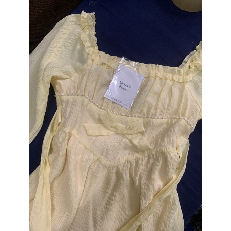 Váy vàng tiểu thư