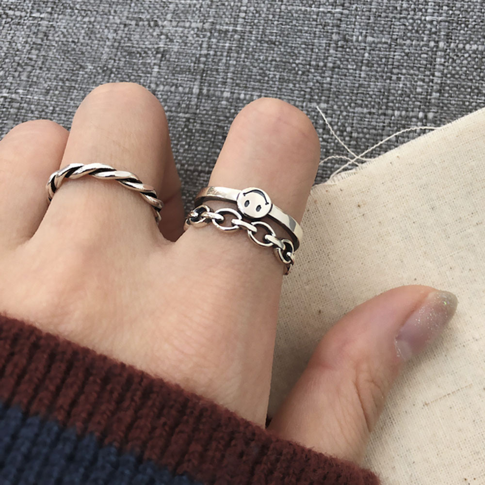 2-Piece Retro Dmiley Face Chain Twist Ring Couple Set