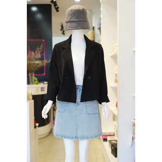 Áo blazer nữ dáng ngắn màu đen 062