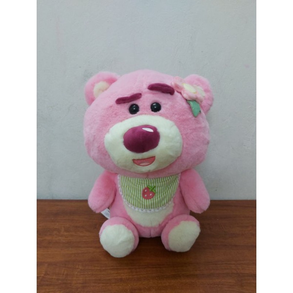Gấu Dâu- Lotso mặc yếm kute