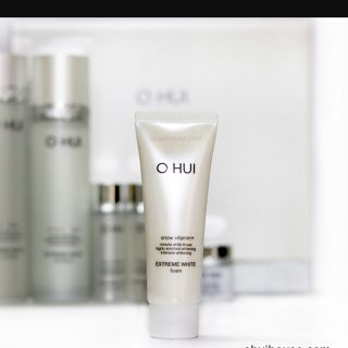 Sữa rửa mặt trắng da Ohui extreme 40ml