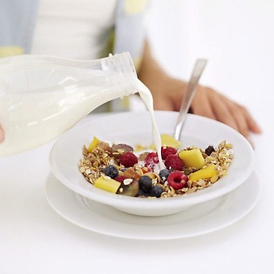 Ngũ cốc Calbee Nhật vị Trái cây gói đỏ 750gr (Trái cây &amp; các loại Hạt)