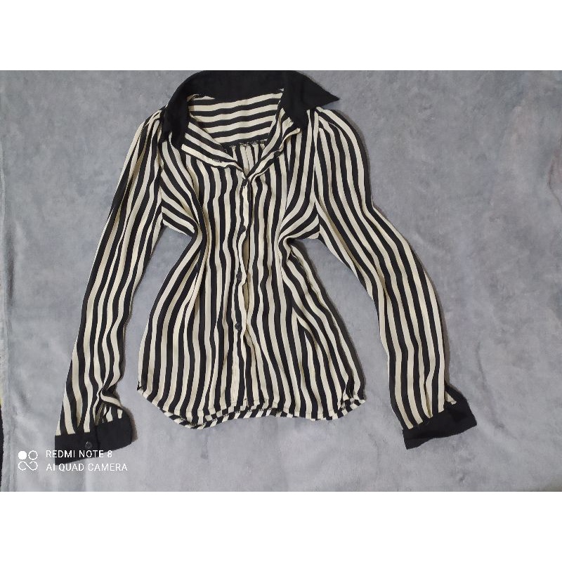 PASS đồ cá nhân/ Thanh Lý/ Áo sơ mi sọc trắng đen / size S
