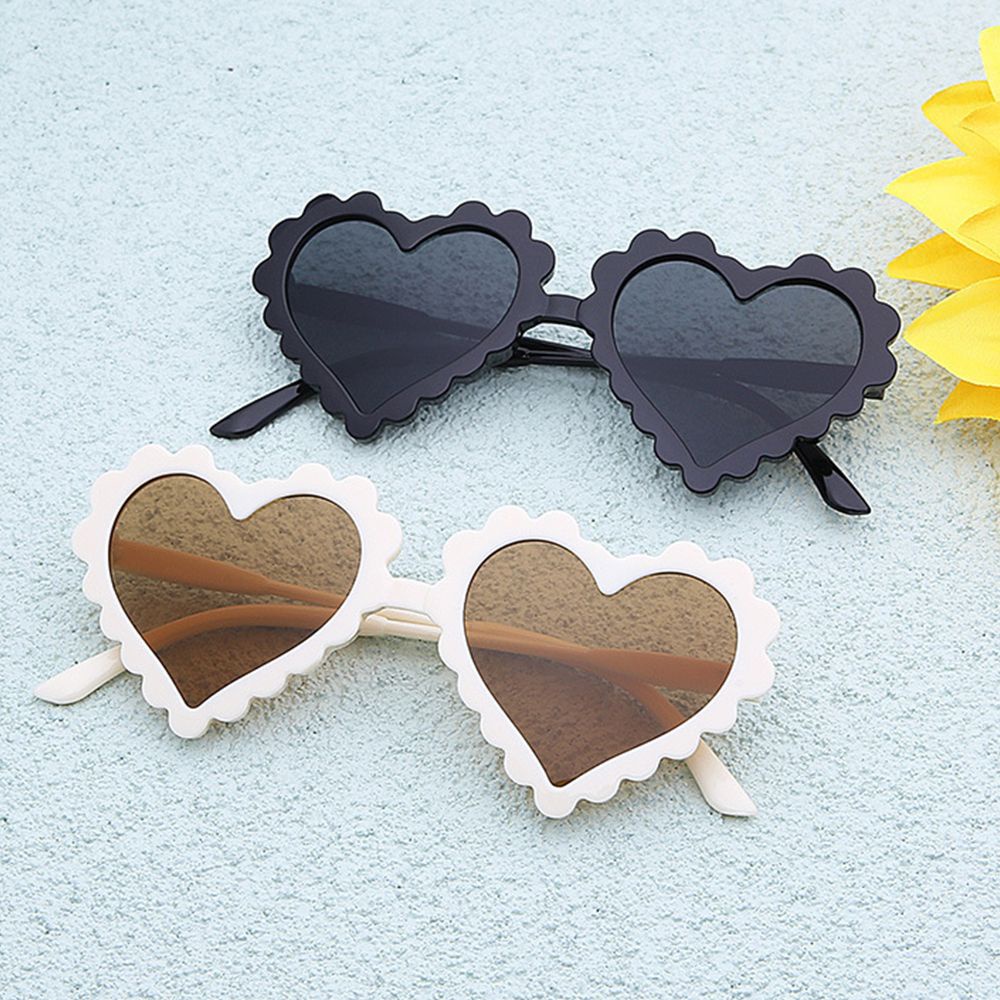 Kính mát chống tia UV400 thiết kế hình trái tim phong cách cổ điển dễ thương cho bé