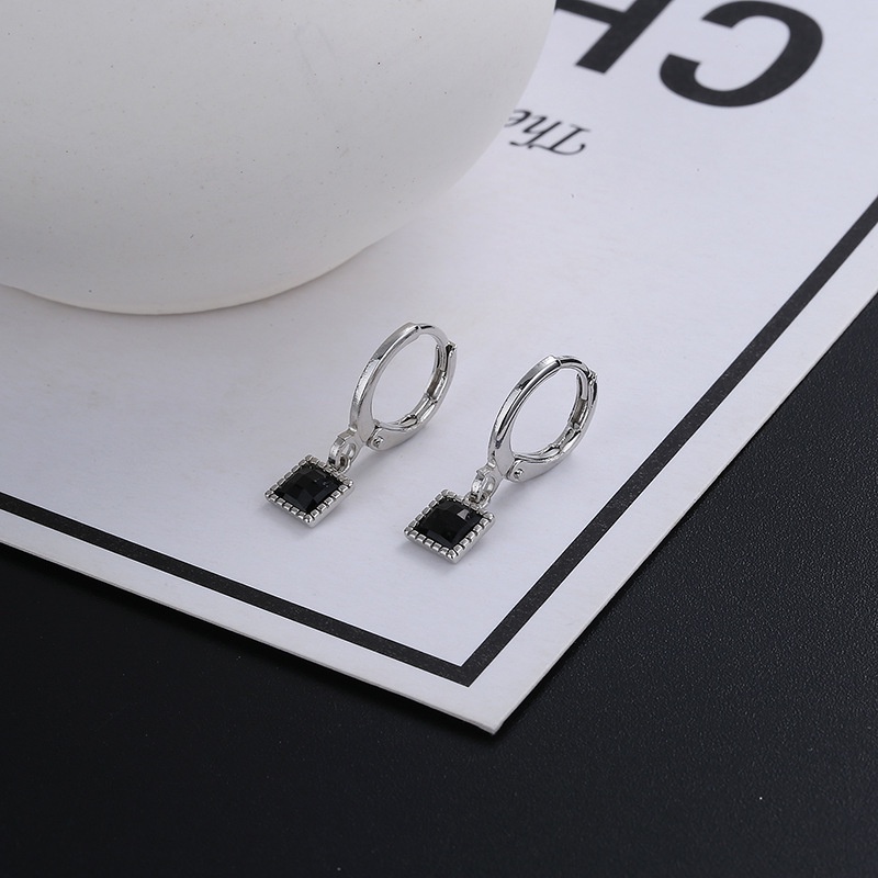 1 đôi - Bông tai hạt đen tòn ten