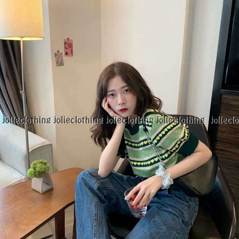 Áo croptop len cổ tròn, tay ngắn họa tiết trái tim xinh xắn