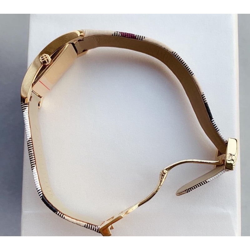 Đồng Hồ Nữ Burberry Mặt Chữ Nhật
