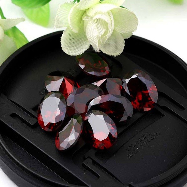 Bộ 2 đá tự nhiên zircon thanh lịch