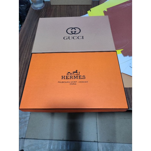 Hộp đựng khăn,áo logo hãng