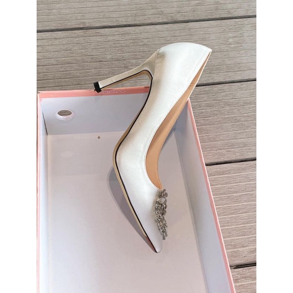 Giày cao gót trắng đá tròn