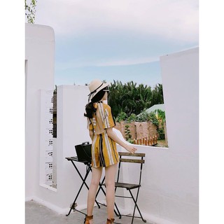 Jumpsuit sọc khoe lưng