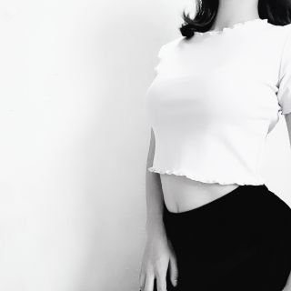 Áo croptop viền bèo ( form chất vải đẹp, ảnh shop chụp )
