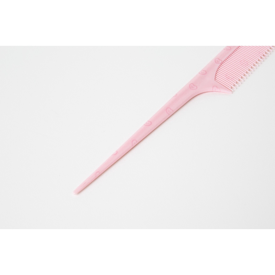 Lược Đuôi Dài ARTBOX Hàn Quốc Họa Tiết Trái Tim Màu Hồng