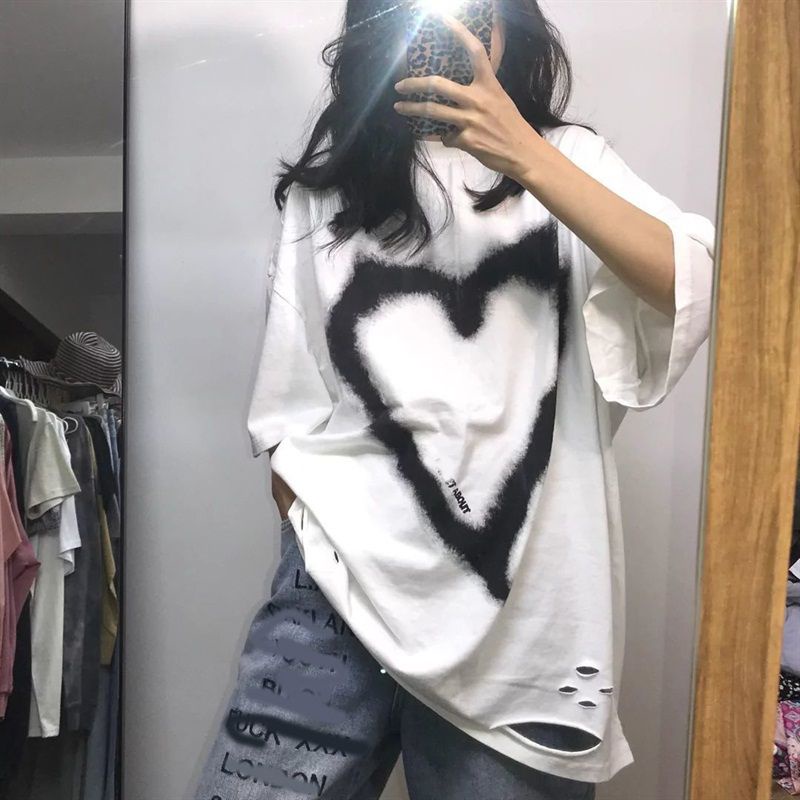 (sẵn đen M) Chiếc áo thun trái tim form rộng rách tà unisex kèm hình thật