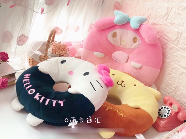 GỐI DONUT HELLO KITTY