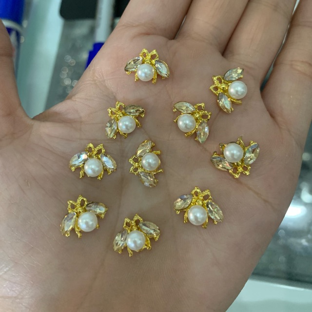 Đá kiểu mã 41