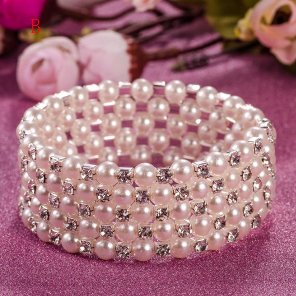 Vòng tay đính hạt quyến rũ