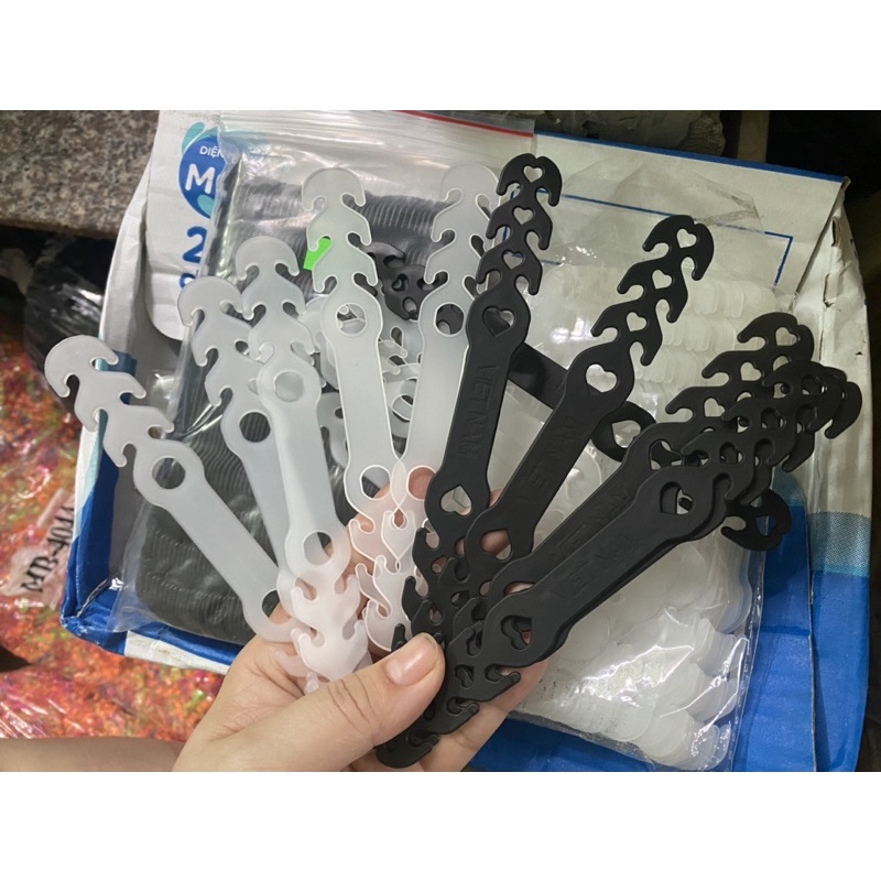 Dây Móc Khẩu Trang, Tai Giả Chất Liệu Nhựa Dẻo