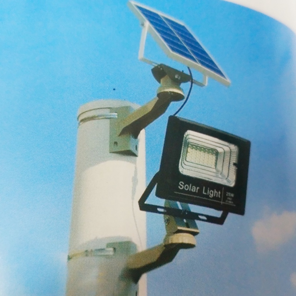 Đèn pha năng lượng mặt trời 60W 100W 200W lắp đặt trong công viên , sân vườn