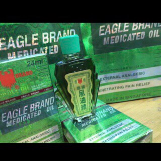 Dầu Gió Nước Xanh 2 Nắp SingaPore Eagle Brand 24ml