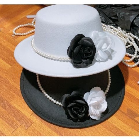 Mũ dạ fedora vành nhỏ đai ngọc gắn 2 hoa siêu sang chảnh
