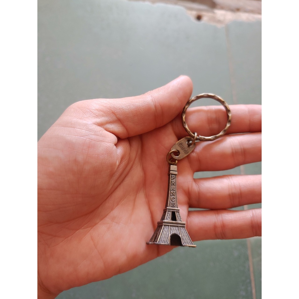 Móc khóa tháp Eiffel độc đáo phong cách Bắc Âu.