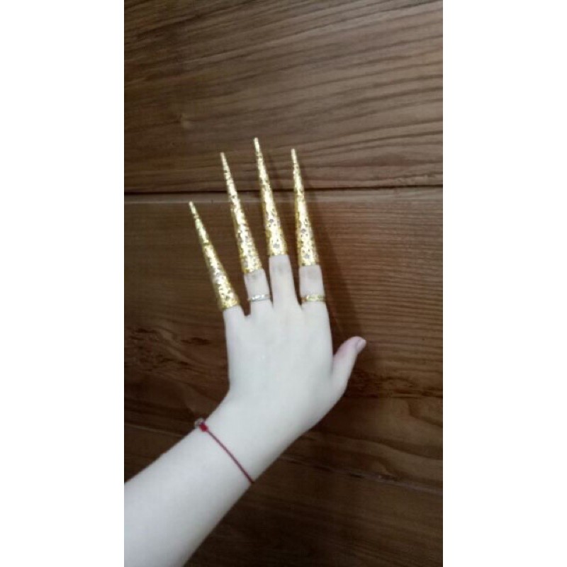 Trợ giá hộ chỉ móng tay cổ trang