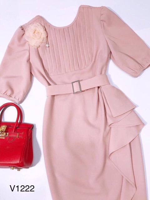 Đầm body tay lỡ xếp li cài hoa kèm Belk