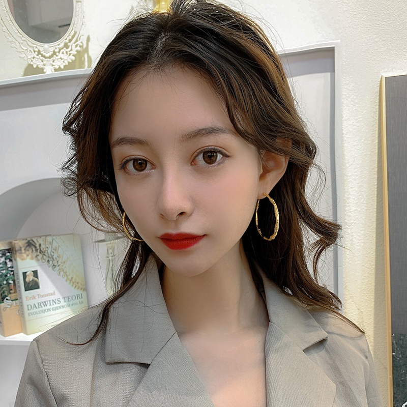 Khuyên Tai Nữ Trang Tạo Hình Độc Đáo