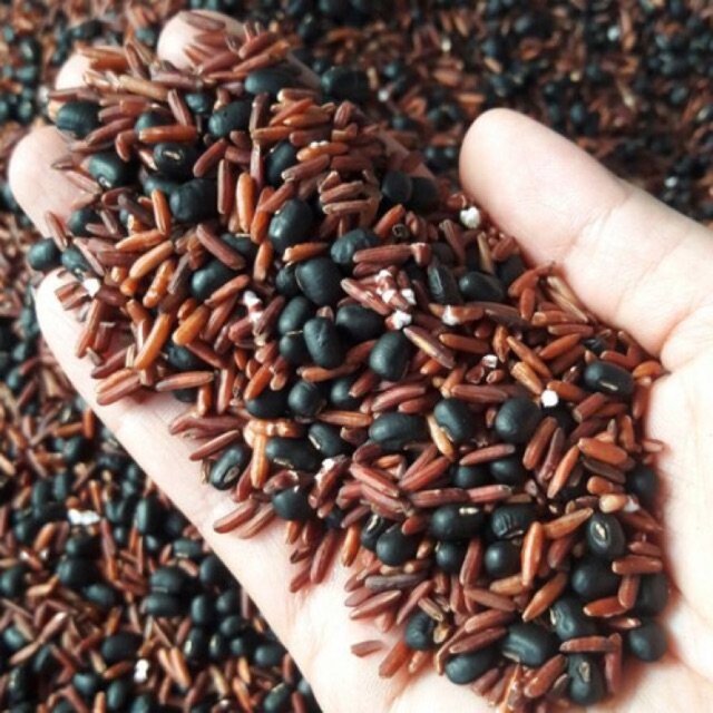 Trà gạo lứt đậu đen xanh lòng 500gr, loại đậu đen quê hạt nhỏ.