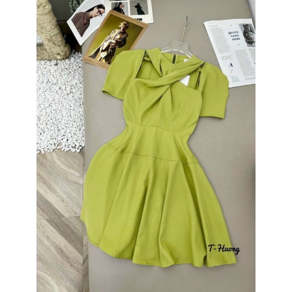 Đầm xoè cổ yếm bơ tay con