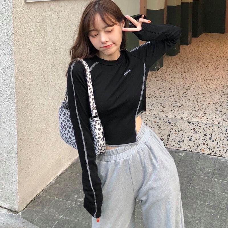 Áo Croptop Dài Tay Chỉ Nổi Lệch Tà Tag Ngực 2 Màu Đen Trắng