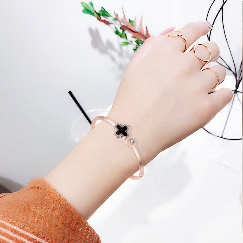 Vòng tay hình cỏ 4 lá đính đá pha lê xinh xắn thời trang cho nữ | BigBuy360 - bigbuy360.vn