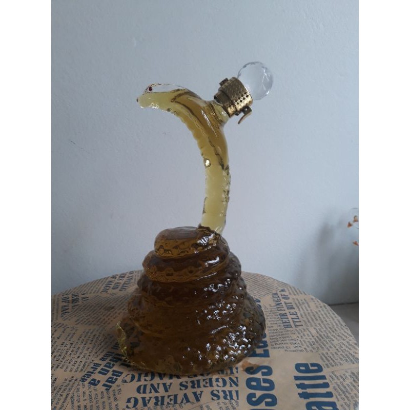 Vỏ chai đựng rượu thủy tinh hình con rắn 1000ml.