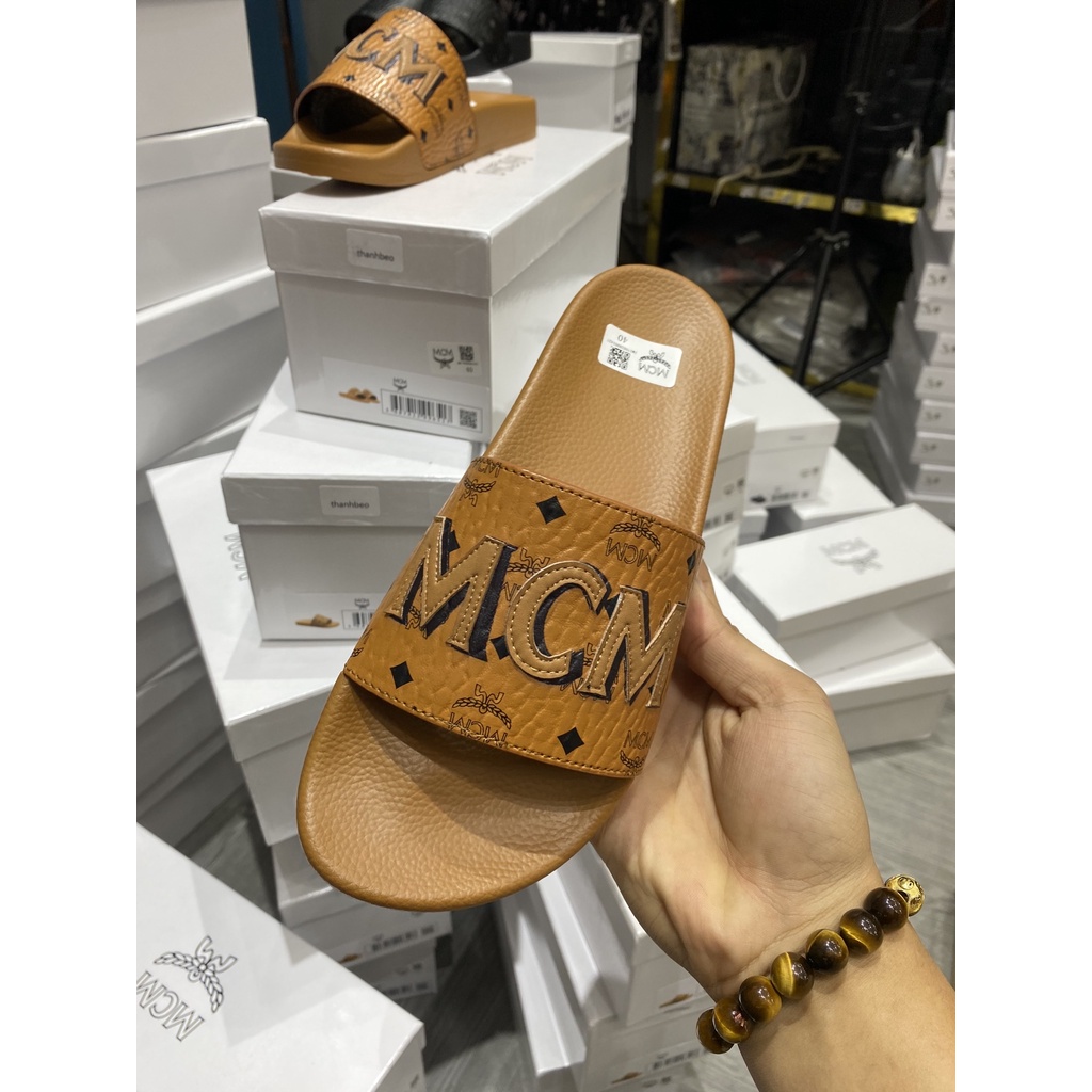 Dép lê quai ngang MCM logo thêu da