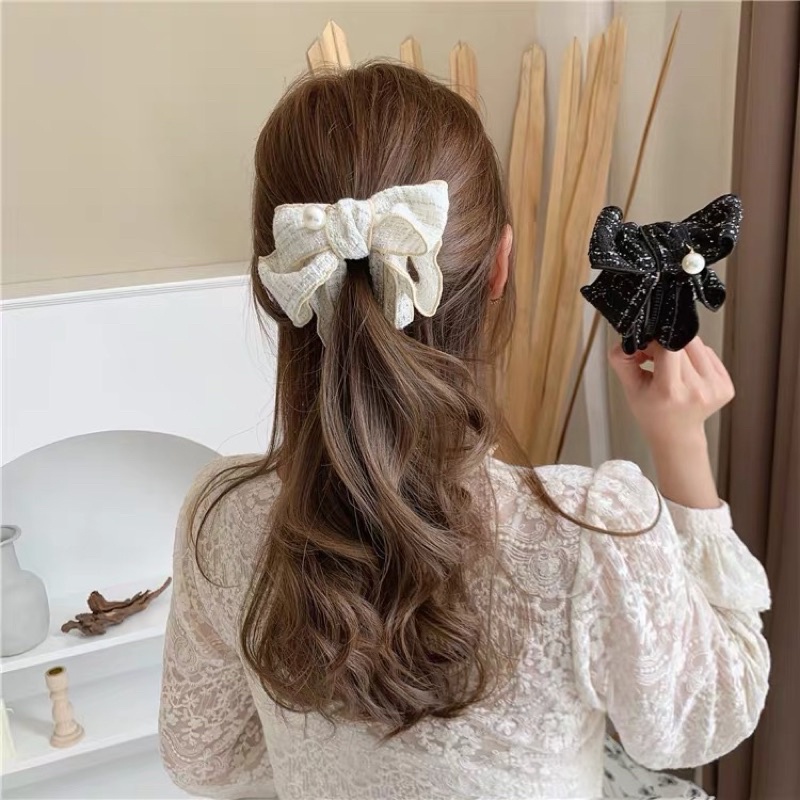 kẹp tóc phối dạ tiểu thư
