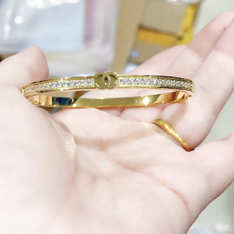 Vòng Tay Bản Nhỏ Đính Đá Nhân Tạo Titan Ko Đen TT 4328