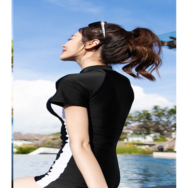 Bộ đồ bơi nữ dài tay liền thân duyên dáng | BigBuy360 - bigbuy360.vn