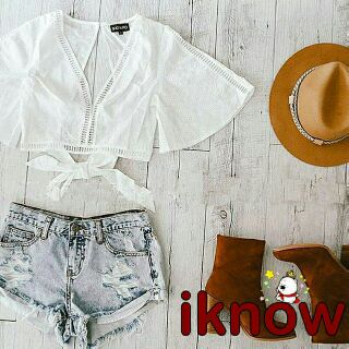 Áo crop top cổ V